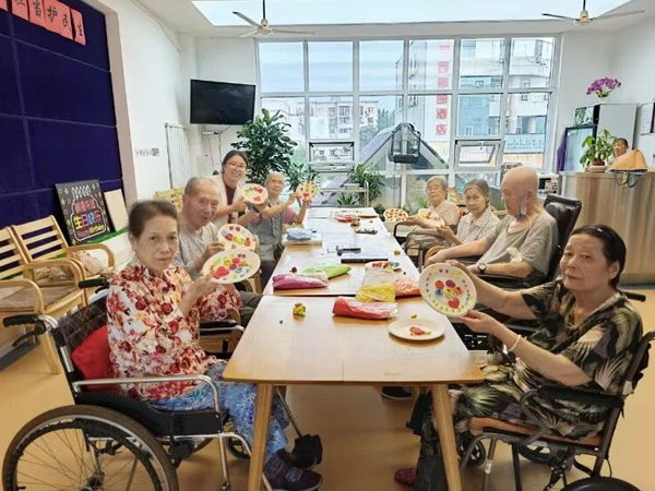 鹤童公益养老集团：薪火传红色 欢聚庆八一